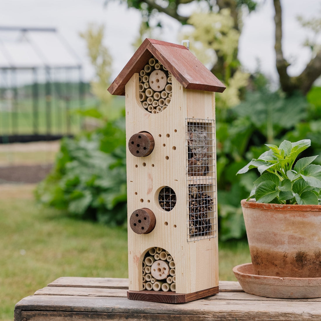 Hyönteishotelli, torni, Pituus: 15 cm Leveys: 19 cm Korkeus: 52 cm