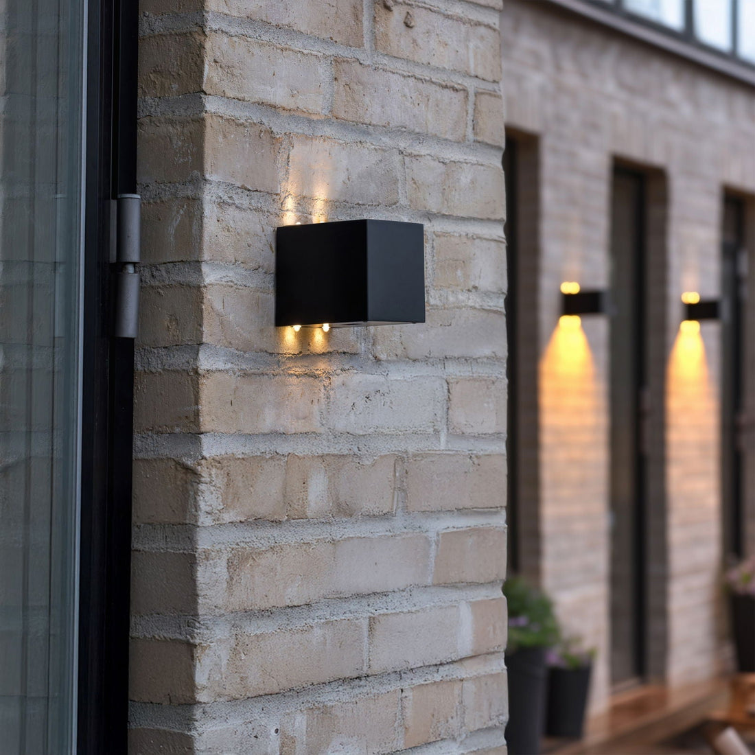 Cube ylös - ja alaspäin liikutettava aurinkolamppu, 2 kpl