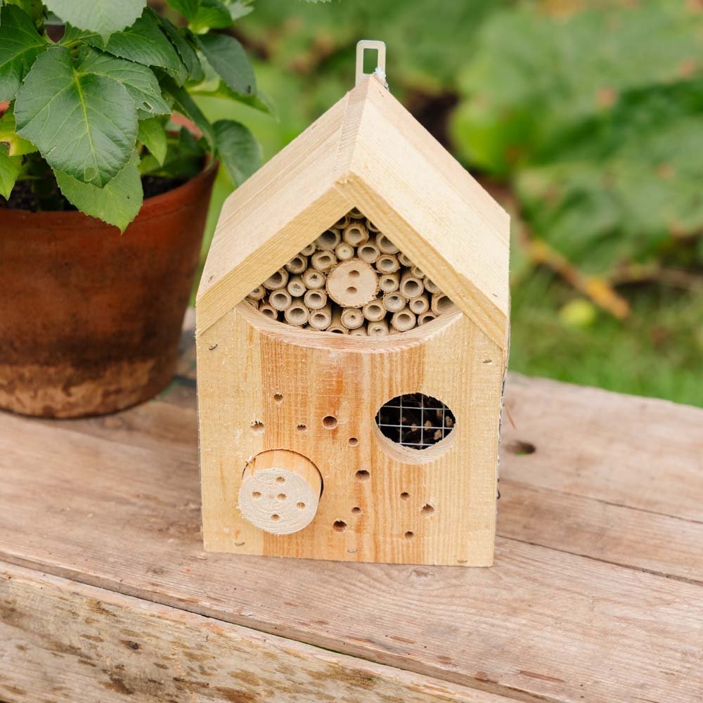 Hyönteishotelli, luonnonvärinen, Pituus: 15 cm Leveys: 18 cm Korkeus: 28 cm