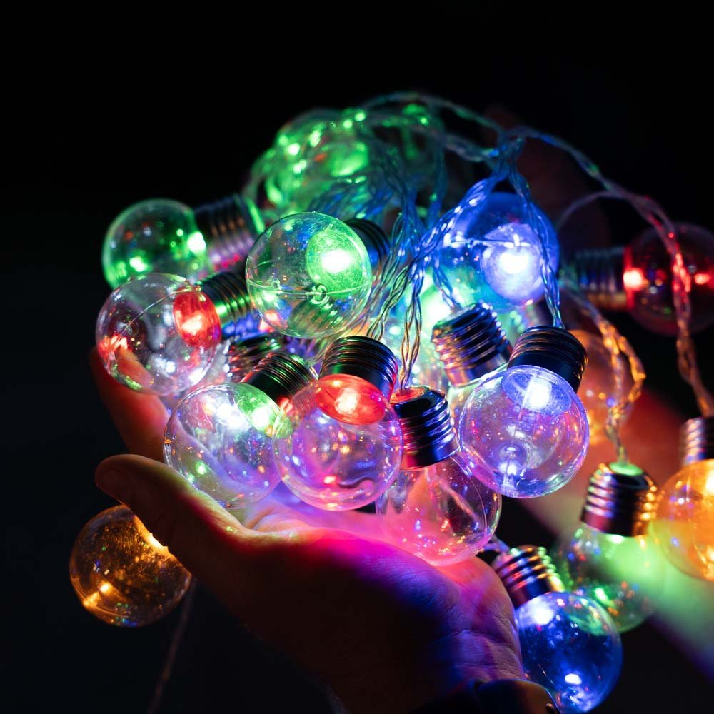 Iso valoketju, 50 lampulla ja värinvaihdolla