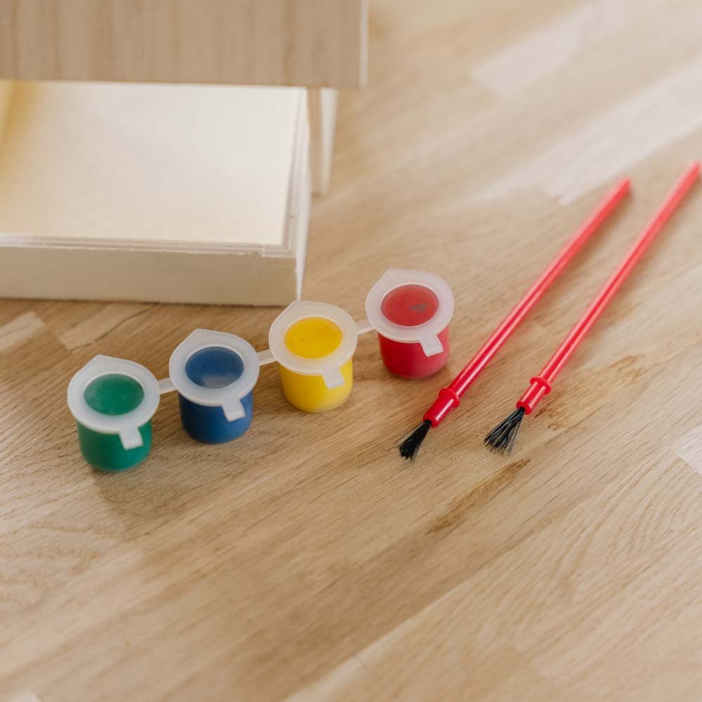 Itsemaalattava lintujen ruokintalaite