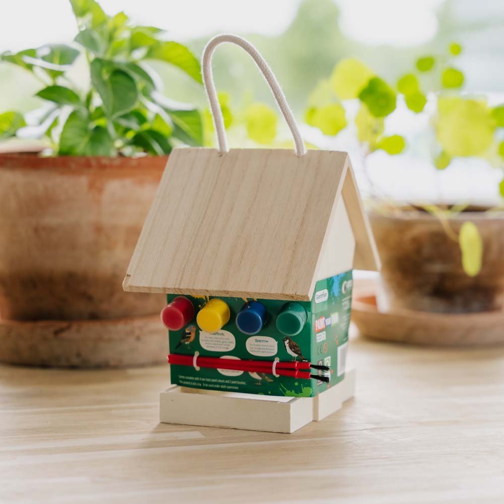 Itsemaalattava lintujen ruokintalaite