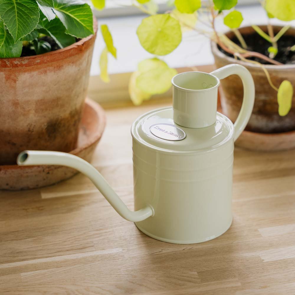 Metallinen kastelukannu sisäkäyttöön, 1 L, vintage - kerma