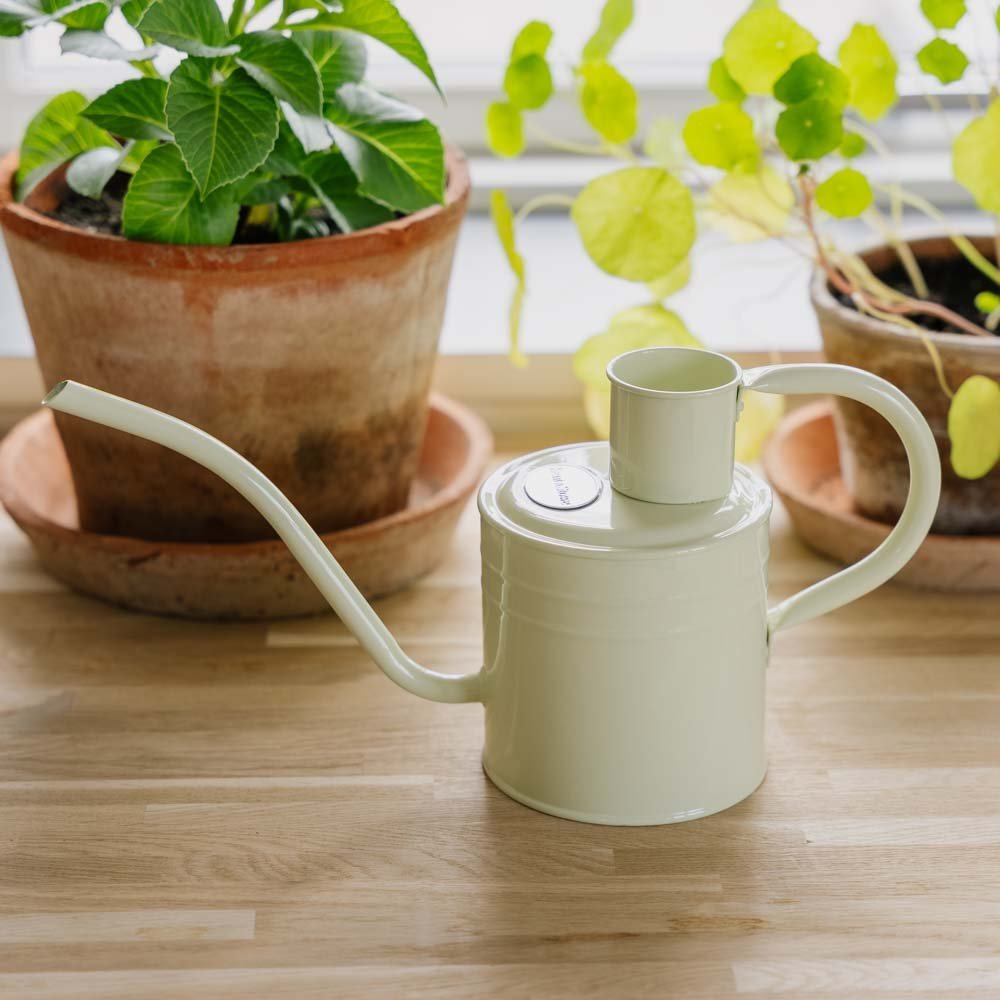 Metallinen kastelukannu sisäkäyttöön, 1 L, vintage - kerma