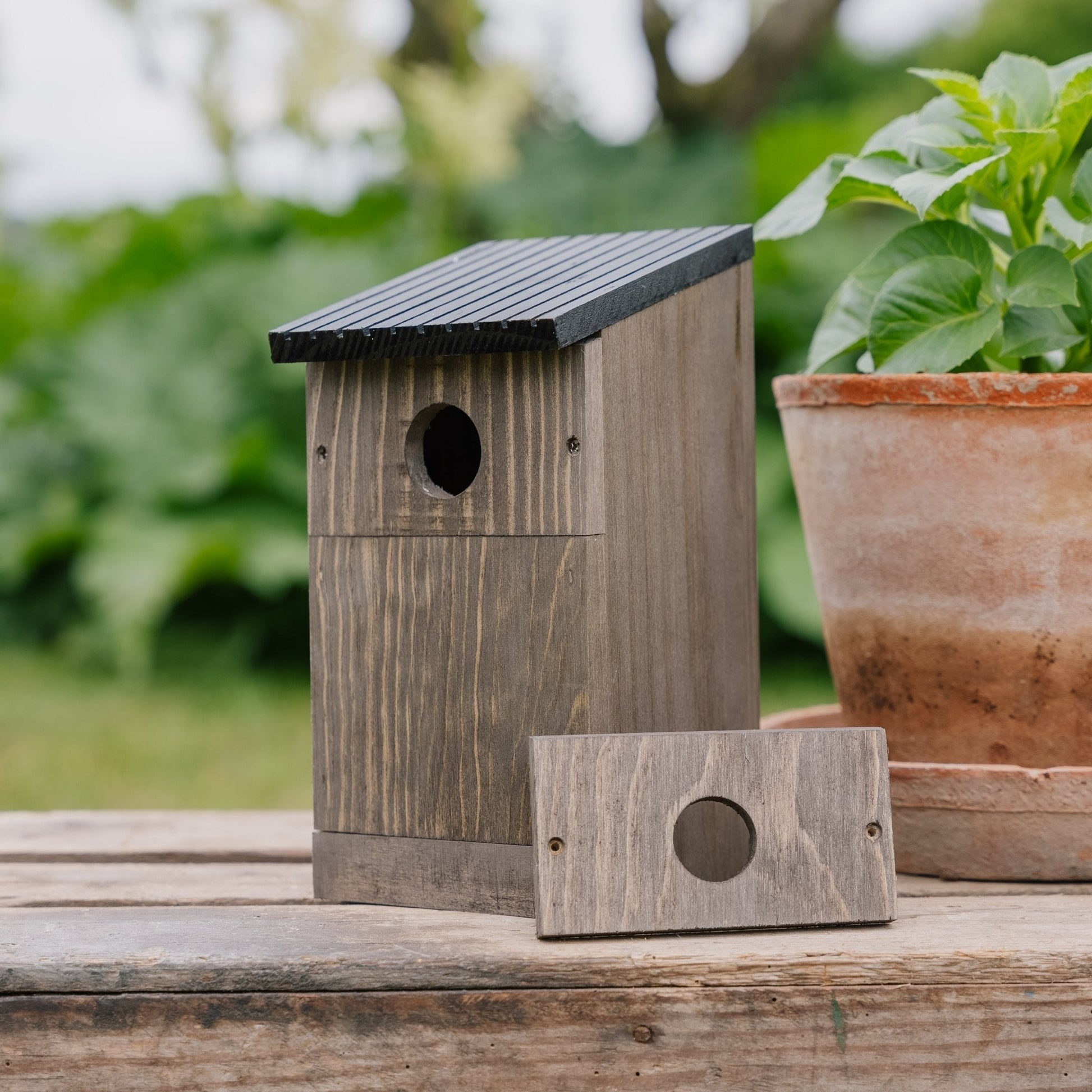 Monikäyttöinen pesäpönttö, Pituus: 13 cm Leveys: 12 cm Korkeus: 23 cm