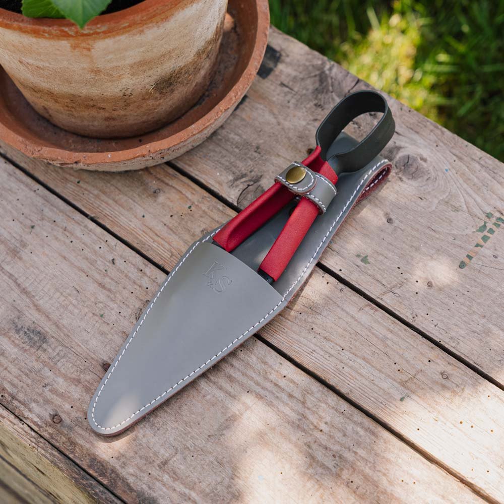 Oksasakset nahkakotelolla