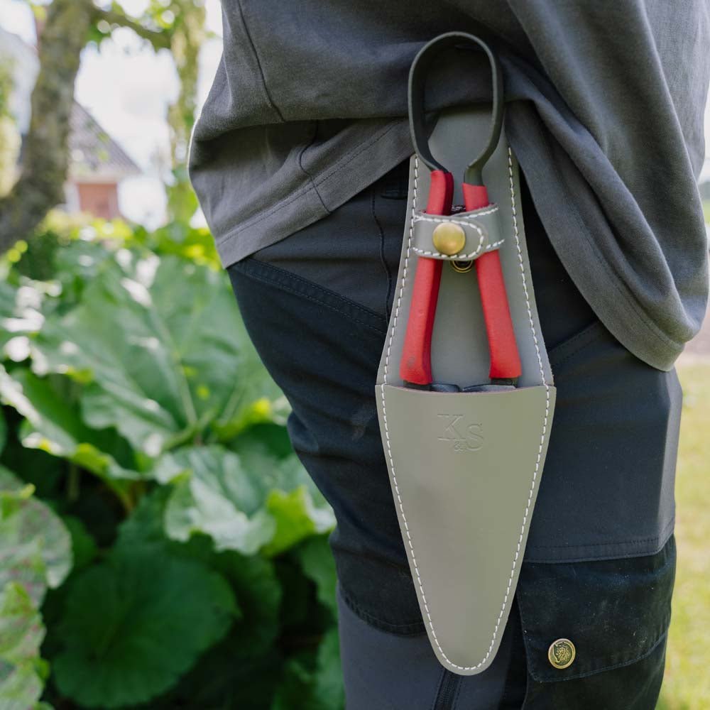 Oksasakset nahkakotelolla