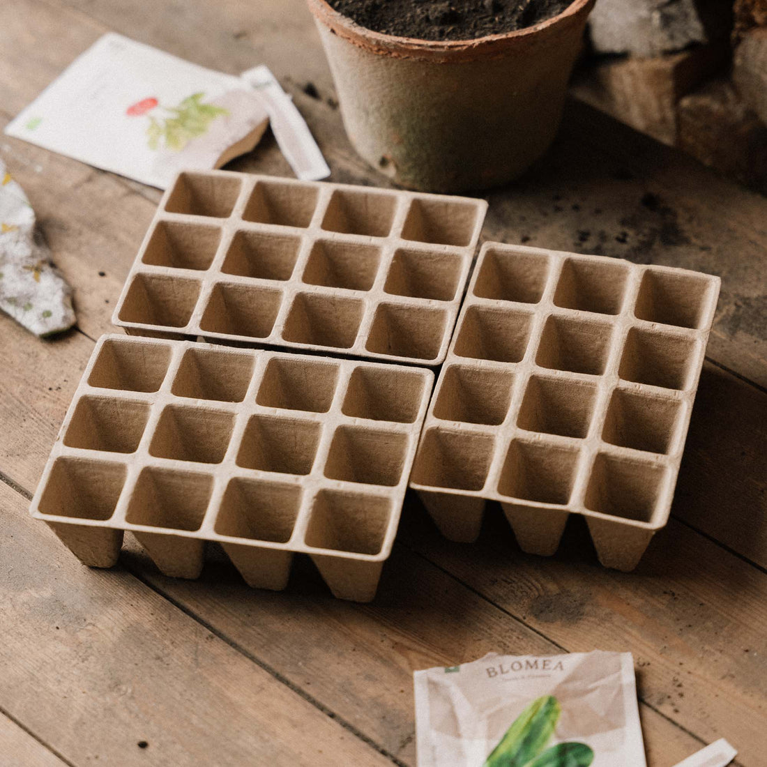 Pienet biohajoavat siemenalustat, 3 kpl