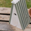 Pyramidimallinen männyntalon pesäpönttö, Pituus: 16 cm Leveys: 13 cm Korkeus: 26 cm
