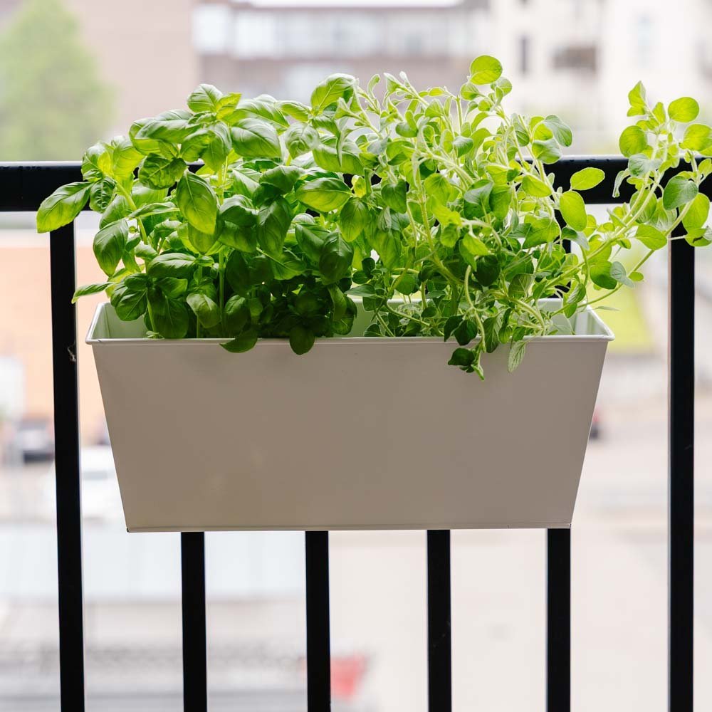 Suorakulmainen parvekelaatikko, pituus 40 cm, leveys 16 cm, korkeus 16 cm