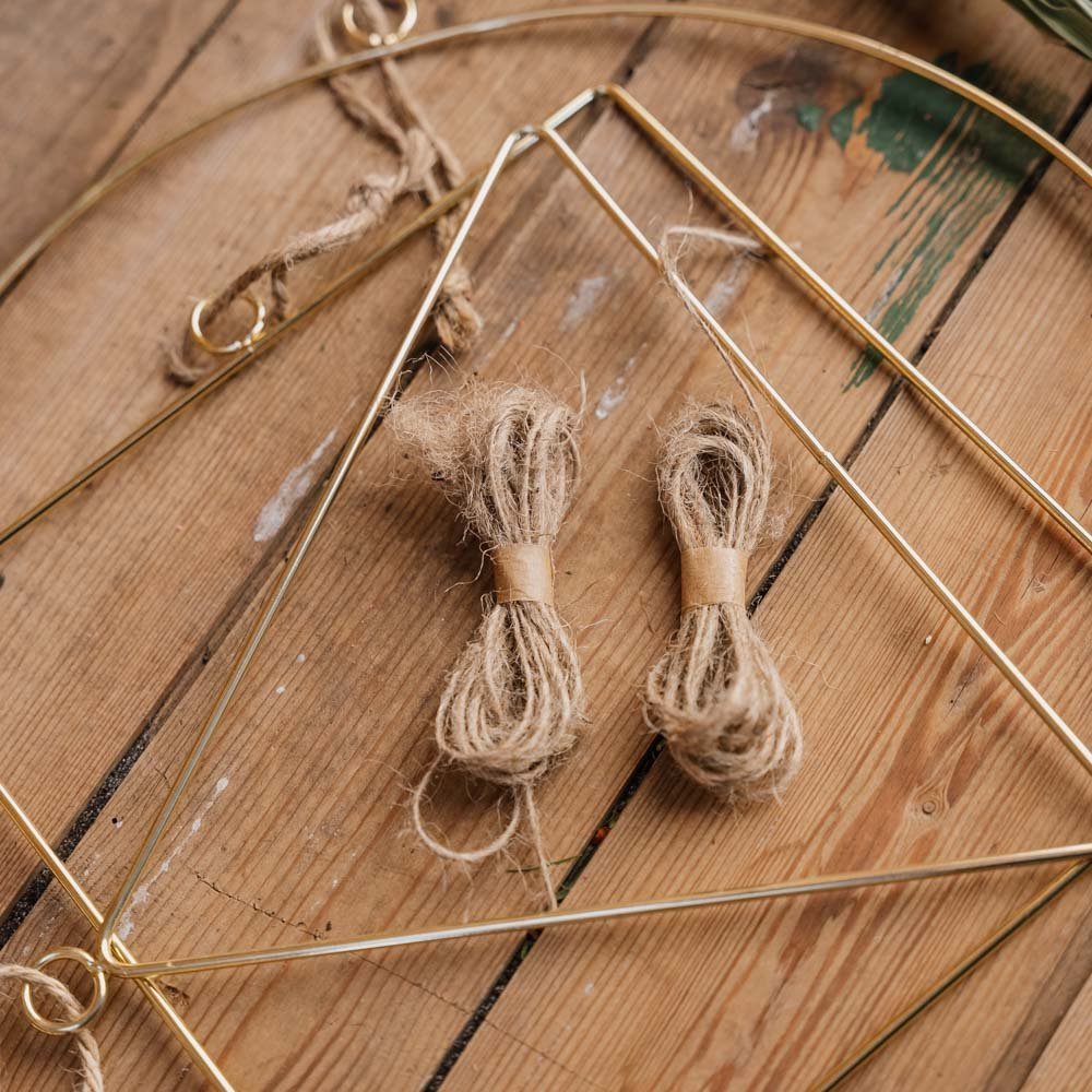 Tee - se - itse - laatikko Isabella, kuivakukkakimput renkailla