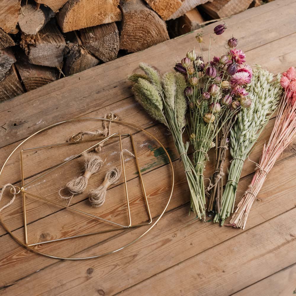 Tee - se - itse - laatikko Isabella, kuivakukkakimput renkailla