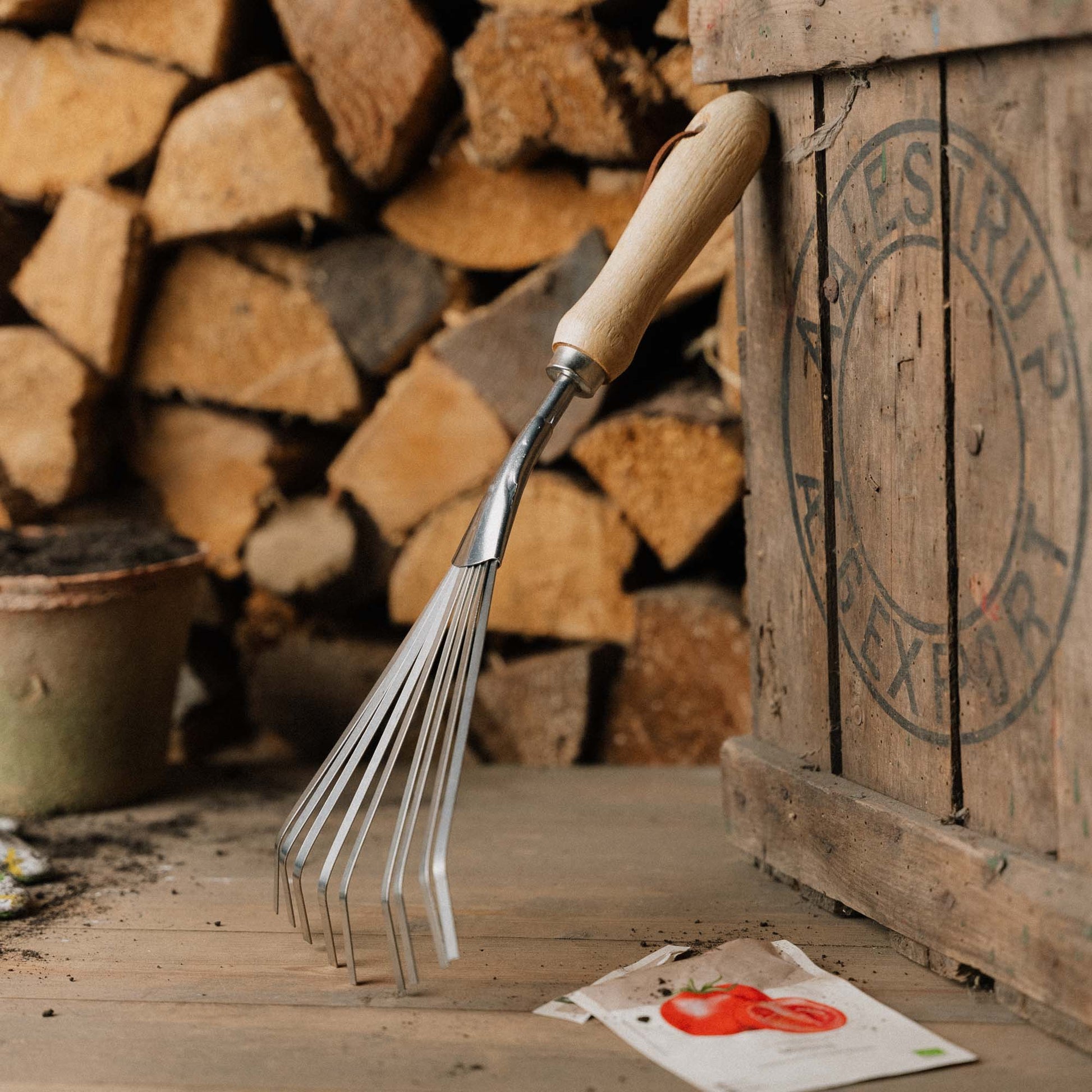 Teräksinen käsiharava